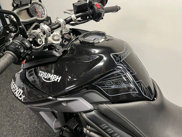 triumph - tiger-800-xrx