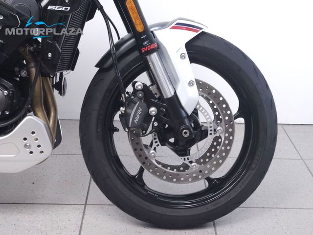 triumph - trident-660-triple-tribute-edition