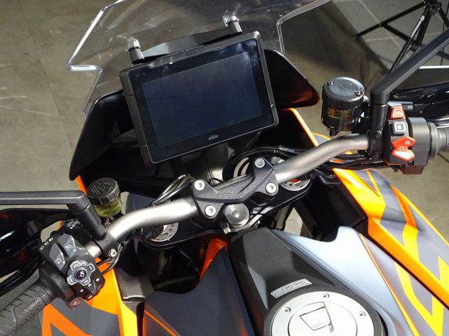 ktm - 1290-super-duke-gt