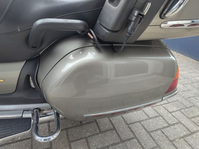 honda - gl-1800-goldwing