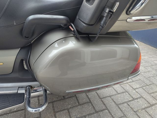 honda - gl-1800-goldwing