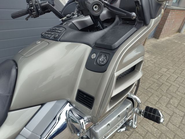 honda - gl-1800-goldwing