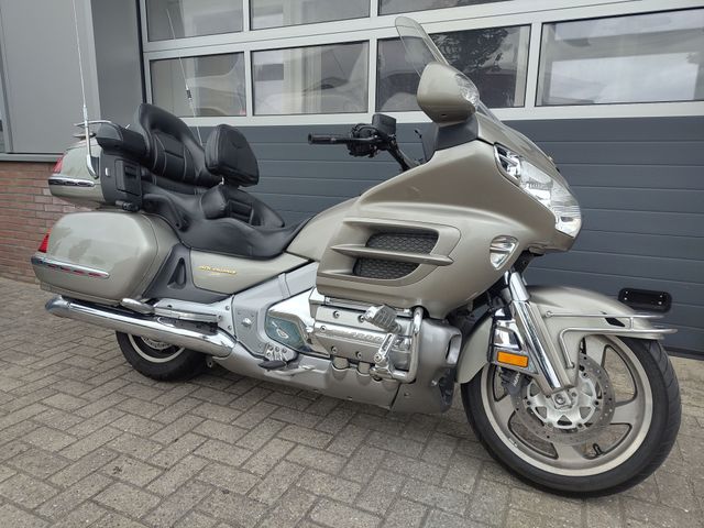 honda - gl-1800-goldwing