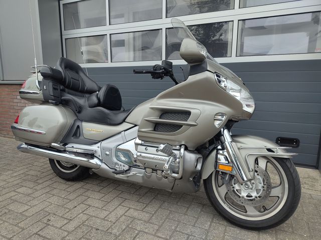 honda - gl-1800-goldwing