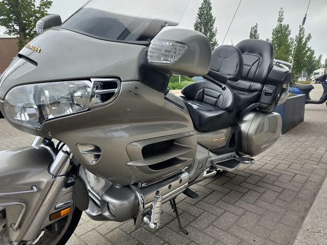 honda - gl-1800-goldwing