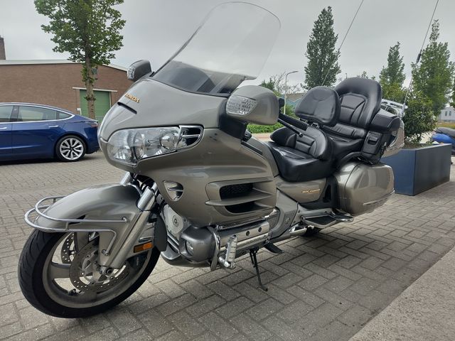 honda - gl-1800-goldwing
