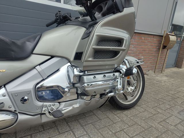 honda - gl-1800-goldwing