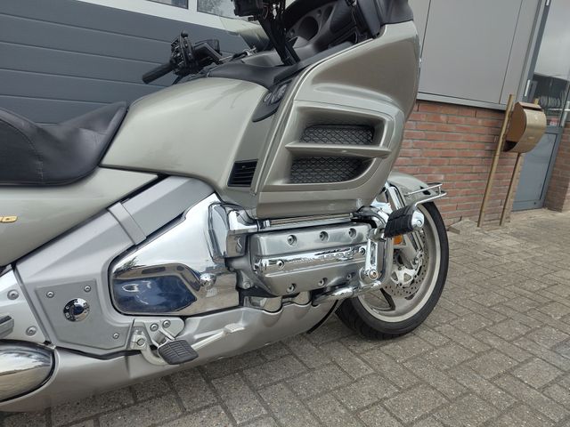 honda - gl-1800-goldwing
