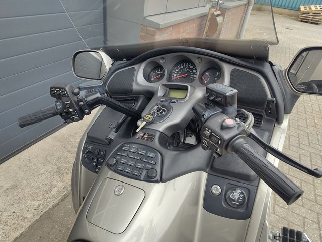 honda - gl-1800-goldwing