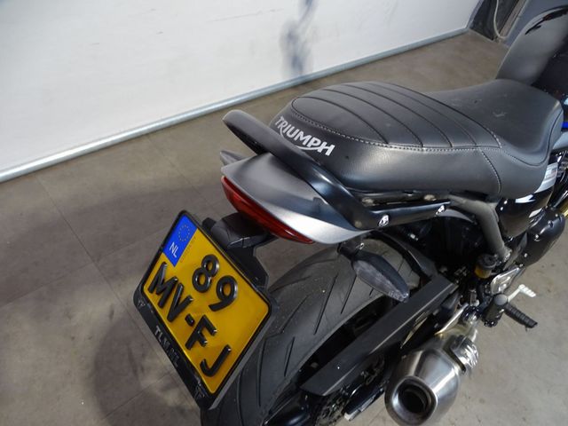 triumph - speed-400
