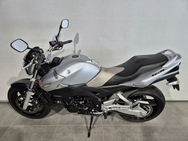 suzuki - gsr-600