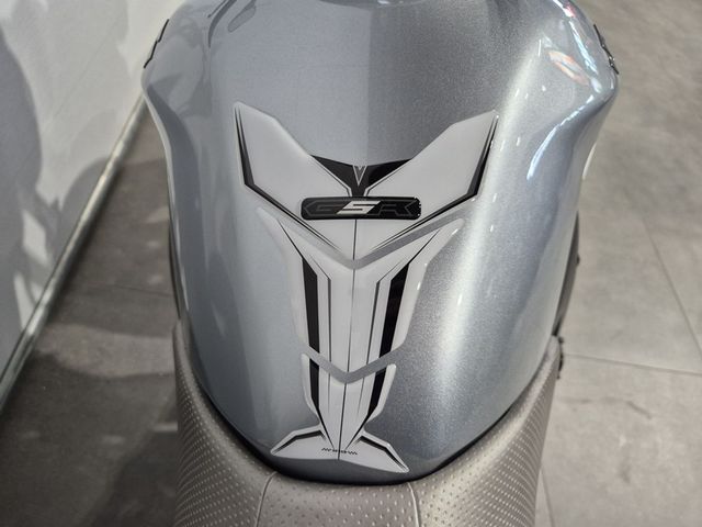 suzuki - gsr-600