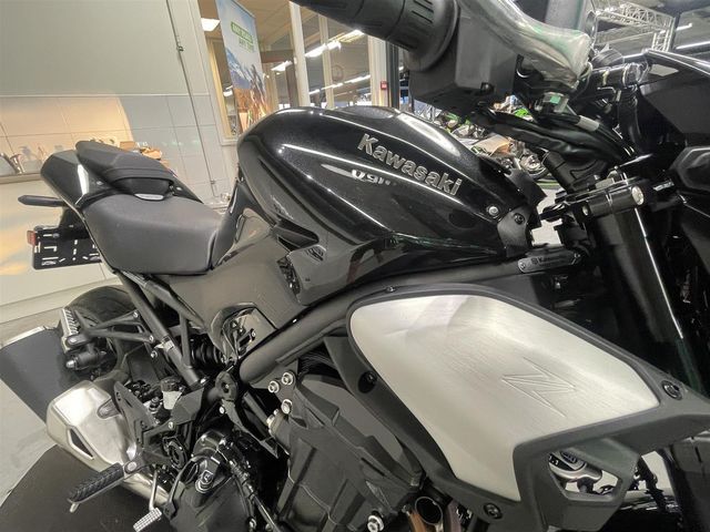 kawasaki - z900