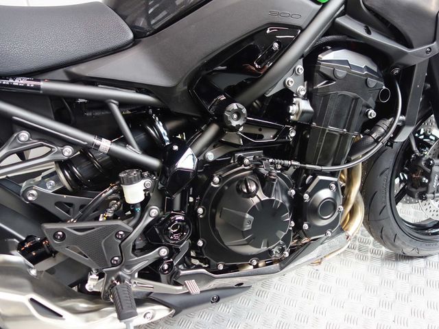 kawasaki - z900