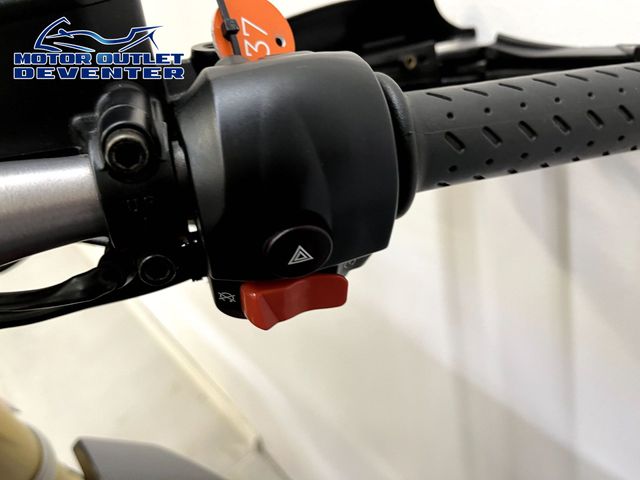 aprilia - dorsoduro-750-factory