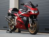 SUZUKI GSX-R 750