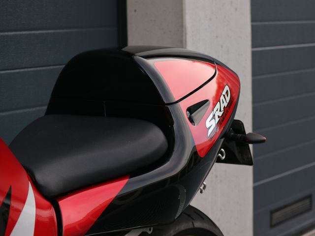 suzuki - gsx-r-750