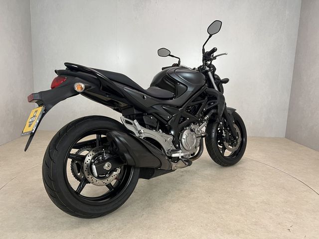suzuki - sfv-650-gladius-abs