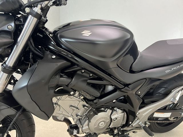 suzuki - sfv-650-gladius-abs