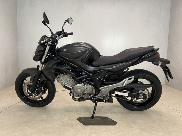 suzuki - sfv-650-gladius-abs