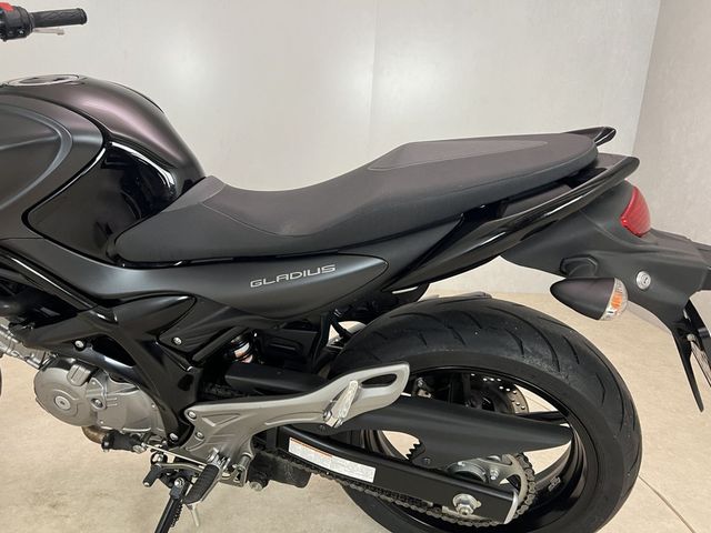 suzuki - sfv-650-gladius-abs