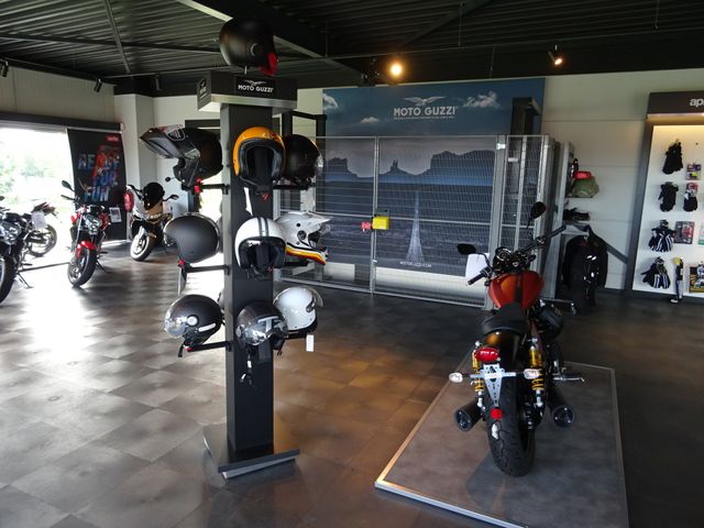 moto-guzzi - v-9-roamer