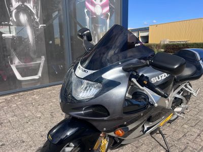 SUZUKI GSX-R 1000 – foto 4