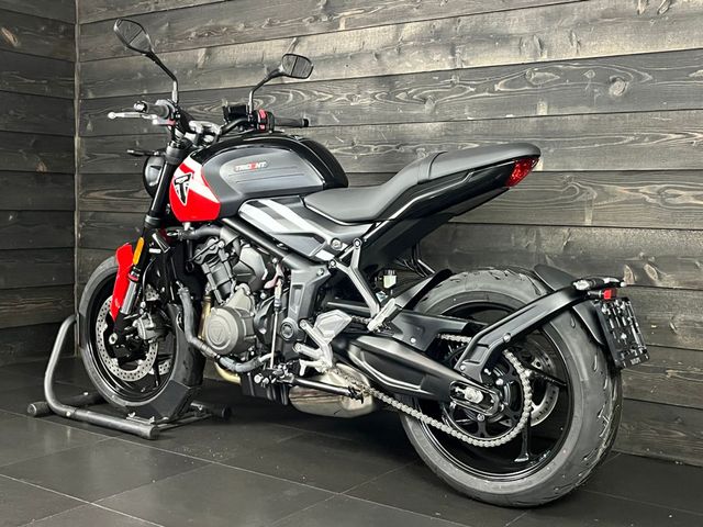 triumph - trident-660