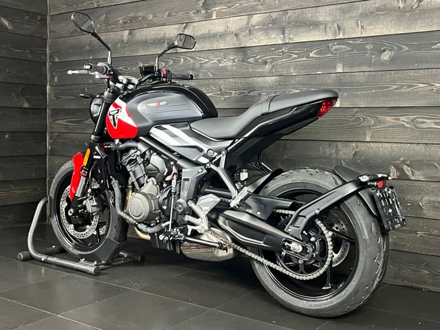 triumph - trident-660