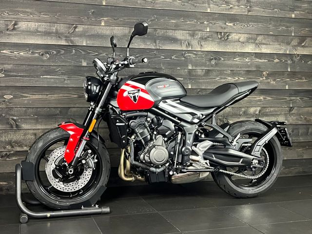 triumph - trident-660