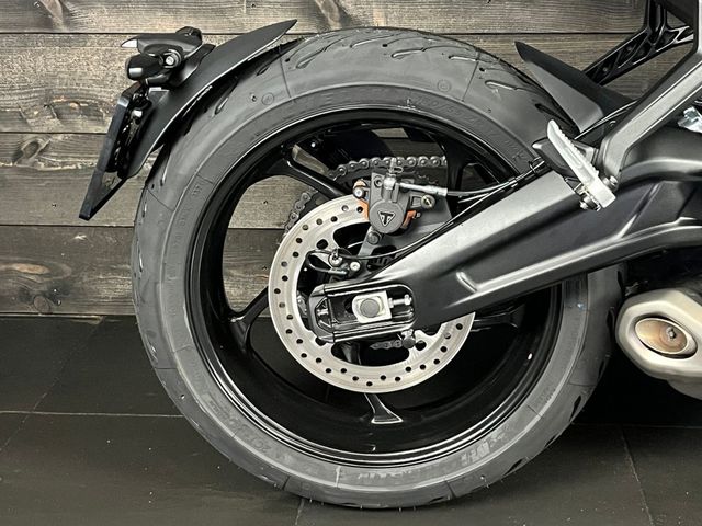 triumph - trident-660