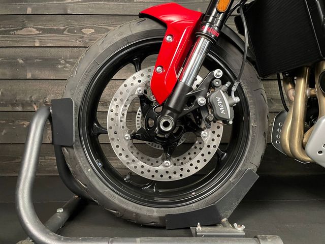 triumph - trident-660