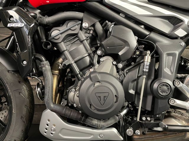 triumph - trident-660