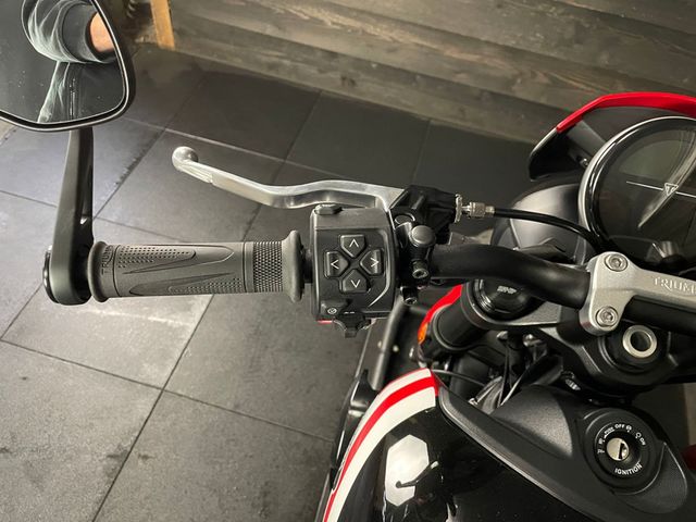 triumph - trident-660