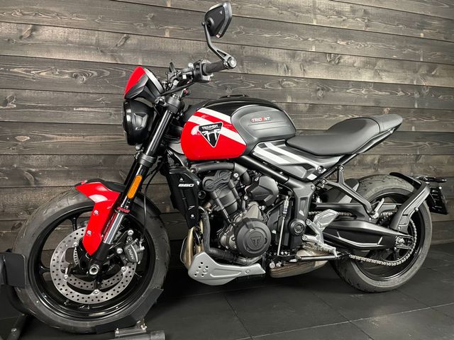 triumph - trident-660