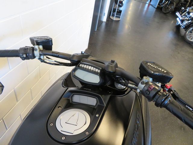 ducati - xdiavel-black-star