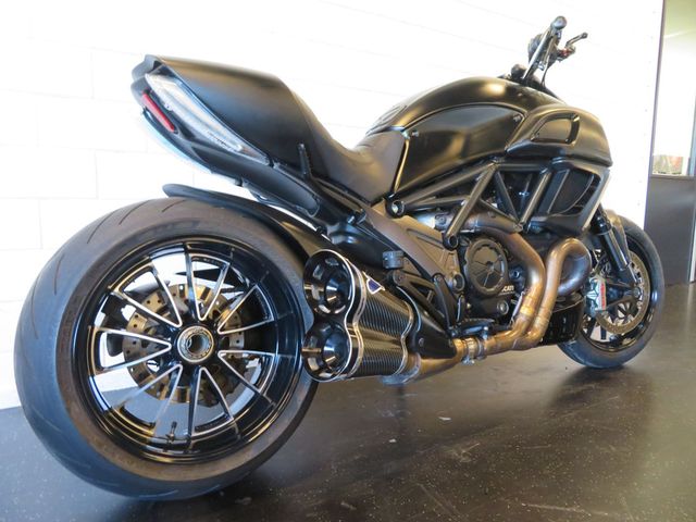 ducati - xdiavel-black-star