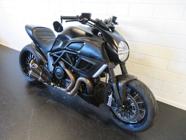 ducati - xdiavel-black-star