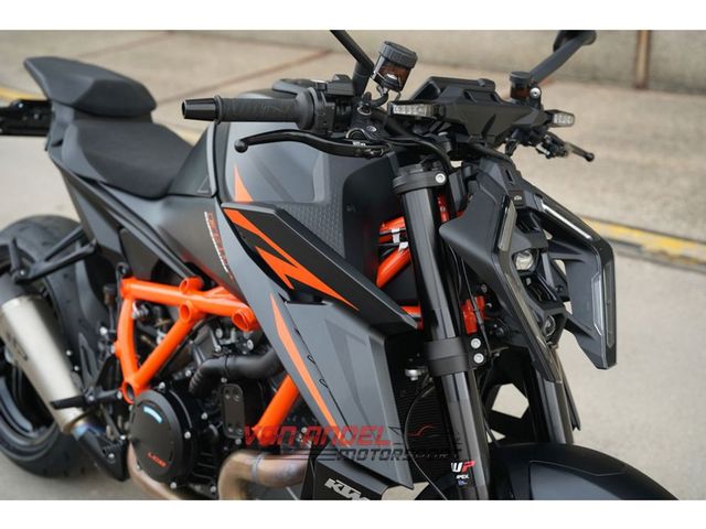 ktm - 1390-super-duke-r-evo