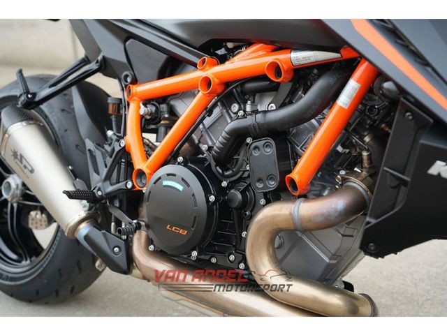 ktm - 1390-super-duke-r-evo