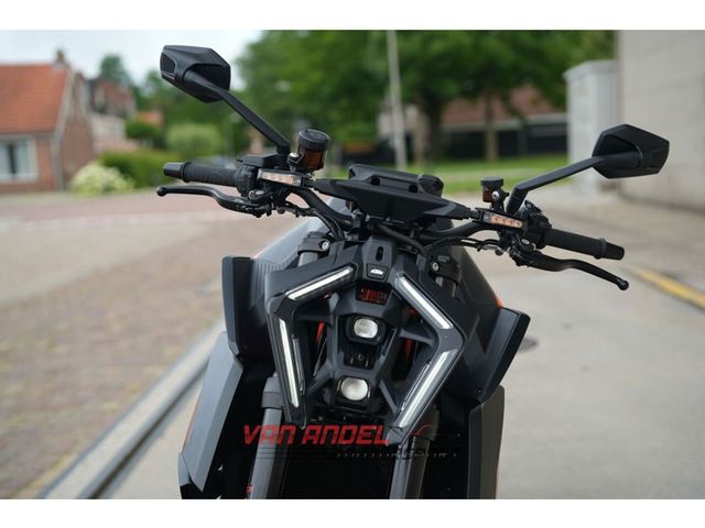 ktm - 1390-super-duke-r-evo