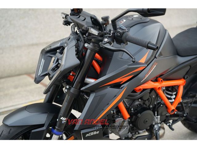 ktm - 1390-super-duke-r-evo