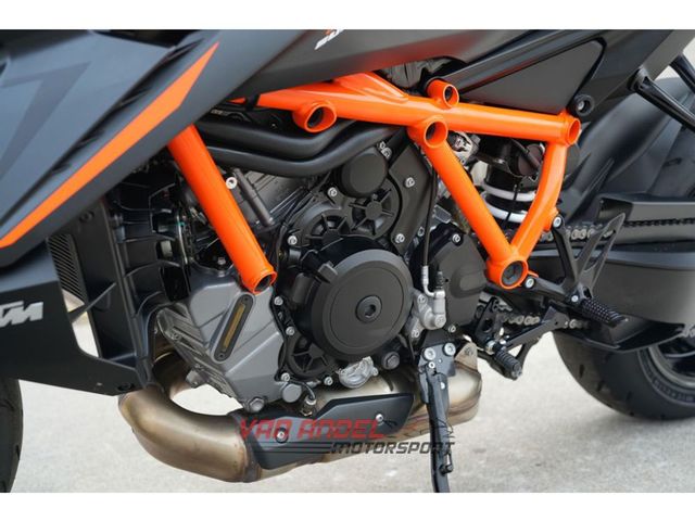 ktm - 1390-super-duke-r-evo