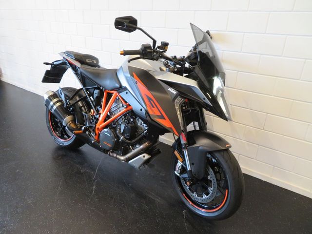 ktm - 1290-super-duke-gt