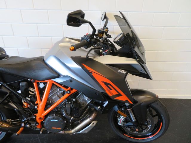 ktm - 1290-super-duke-gt