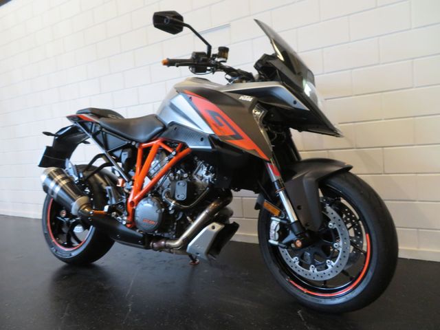 ktm - 1290-super-duke-gt