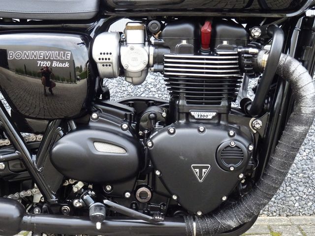 triumph - bonneville-t-120-black