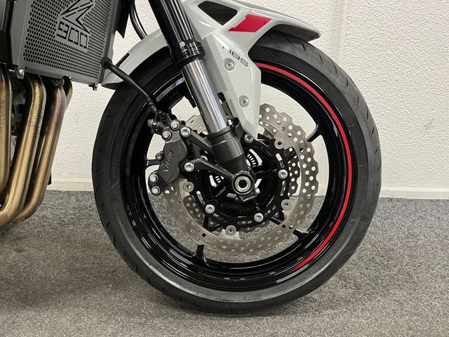 kawasaki - z900