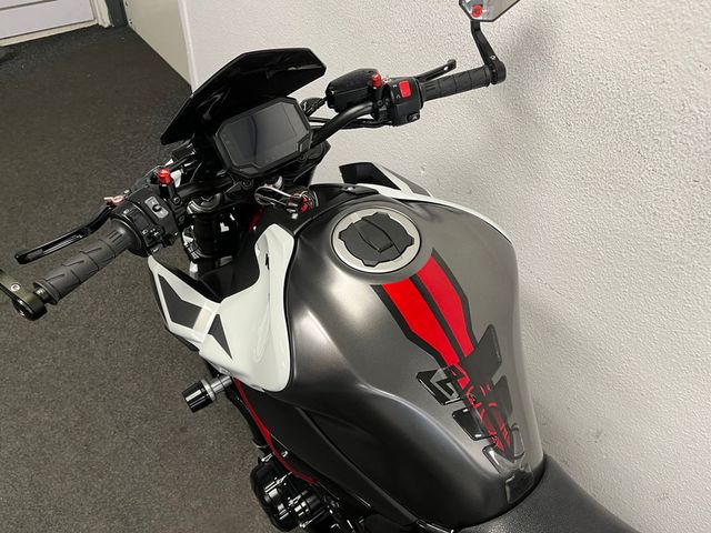 kawasaki - z900