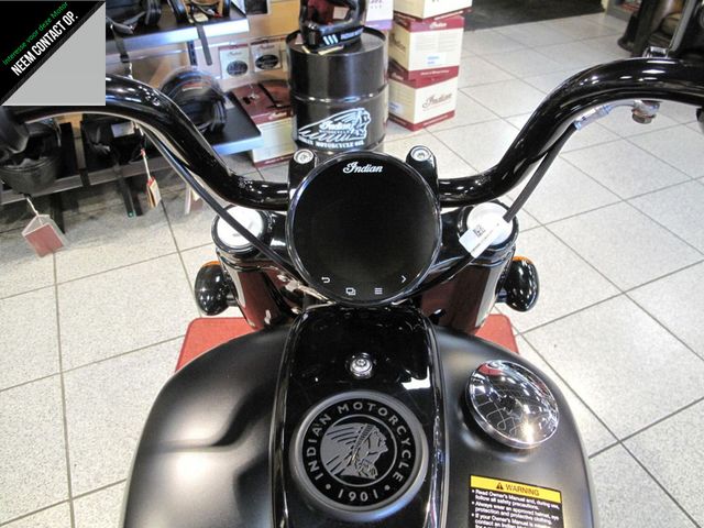indian - chief-bobber-dark-horse